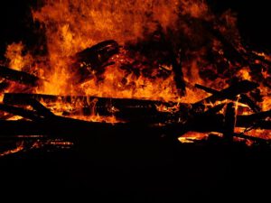 flames-g80b12ce52_640