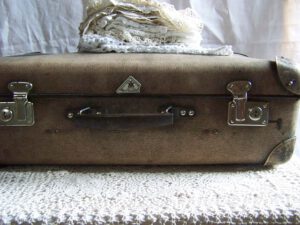 suitcase-g3a0884f45_640