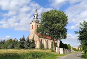 Jarząbkowo- widok na kościół