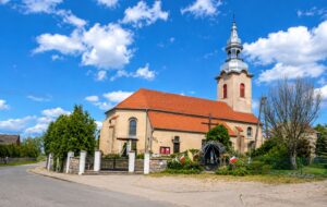 Jarząbkowo-widok na kościół